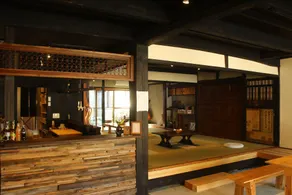 Hostel & Tatami Bar Uchikobare -内子晴れ- - Siddeområde i lobbyen