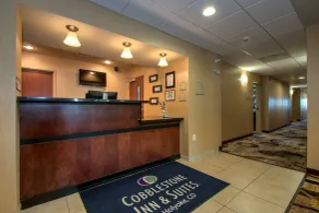 Cobblestone Inn & Suites - Holyoke - Reception