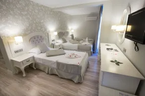 Pinehill Hotel & Suites - Room