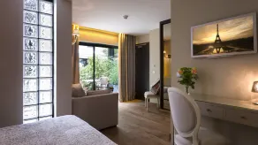 B Montmartre - Room