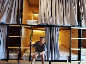 Murals Sleepbox Capsule Hostel - Adults Only - Chambre