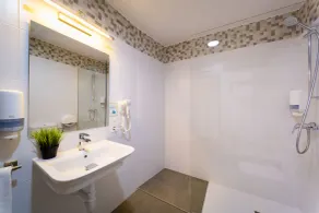 Hotel Centro Vitoria AutoCheckIn - Bathroom