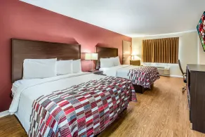 Red Roof Inn & Suites Wapakoneta - Room