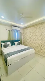Hotel Vistaara Grand - Chambre