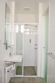 Norfolk Hotel - Bathroom