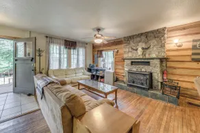 Cozy Mountaintop Retreat < 6 Mi to Ski Cloudcroft! - Interior