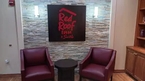 Red Roof Inn & Suites Midland - Lobby-Lounge