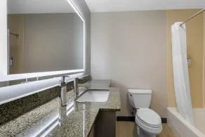 Holiday Inn Express Hotel & Suites Clemson - University Area by IHG - Badezimmer