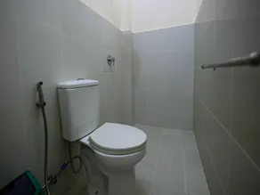 OYO 431 Apollo 11 Apartelle - Bathroom