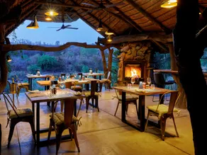 Toro River by Newmark - Restaurant