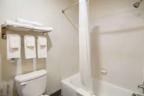 Sleep Inn & Suites Tuscaloosa East - Bathroom