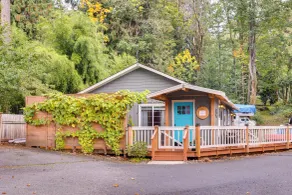 Peaceful Renton Retreat w/ Hot Tub Access! - Innvendig