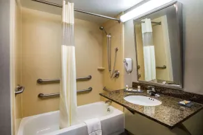 La Quinta by Wyndham Islip - MacArthur Airport - Salle de bain