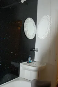 CLOCK TOWER APARTMENTS - Bathroom