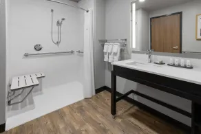 La Quinta Inn & Suites by Wyndham Phoenix West Glendale - Salle de bain