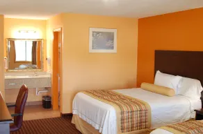 BLUE SKY INN Glens Falls-Saratoga-Lake George - Room