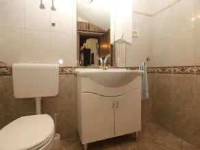 Familienfreundliche Ferienwohnung mit Grill und Terrasse - Badezimmer