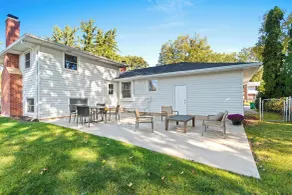 3 Blocks to Lambeau Field! Bright Home w/ Yard - Interiör