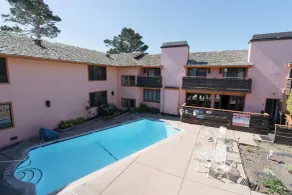 The Monarch Resort - Piscine