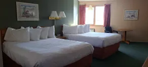 Travelodge by Wyndham Lacombe - Room