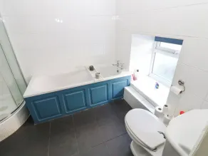 Rose Hip Cottage - Badezimmer