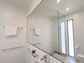Phoenix Apartments - Bathroom
