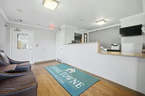 HomeTowne Studios by Red Roof Atlanta - Peachtree Corners - Lounge