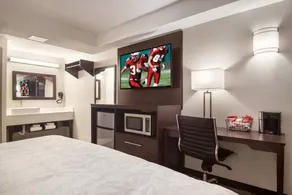 Red Roof Inn PLUS & Suites Erie - Chambre
