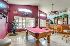 Game Room, Backyard Oasis! Glendale Group Getaway - Innenbereich
