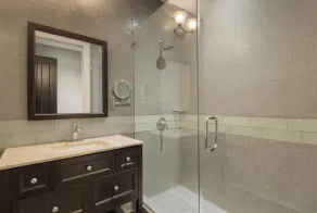 Decanter Hotel - Bathroom