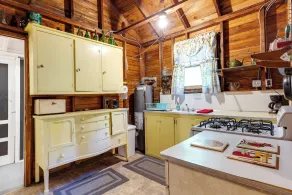 Southold Cottage w/ Patio & Grill - Walk to Beach! - Interiør
