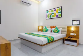 Treebo Aura Inn Regency - Chambre
