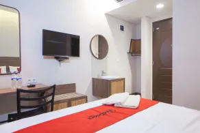 RedDoorz @ Wiyung 2 - Zimmer