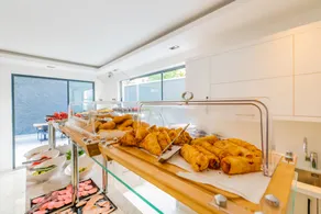 Leonis Hotel - Restaurant