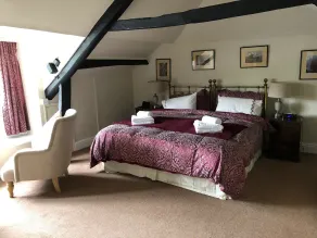 The Royal Oak Inn - Room