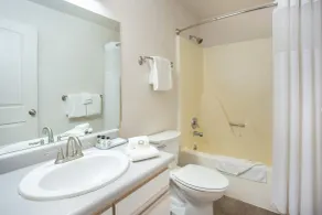 Travelodge by Wyndham Gardiner Yellowstone Park North Entr - Bathroom