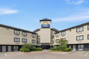 Days Inn & Suites by Wyndham DeSoto - Piscine