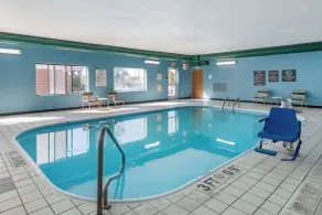 Comfort Inn & Suites Emporia - Piscine