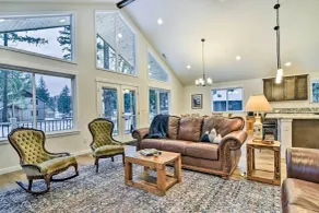 Family-Friendly Packwood Retreat w/ Deck! - Interiör