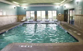 Holiday Inn Express Cedar Rapids - Collins Road by IHG - Piscine