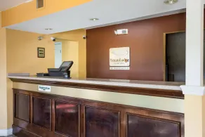 Econo Lodge Inn & Suites Brooks - Louisville South - Lobby