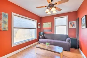 Ideally Located DC Home w/ Pool Table & Patio - Interiör