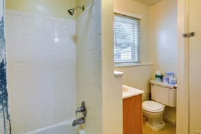 Quaint Cody Cottage w/ Grill: Walk to Downtown! - Interiör