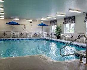 Comfort Inn & Suites Davenport - Quad Cities - Piscine