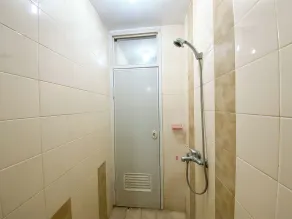 Modern Heights 2BR at The Edge Bandung Apartment By Travelio - Badezimmer