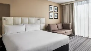 Holiday Inn Warwick Farm by IHG - Room