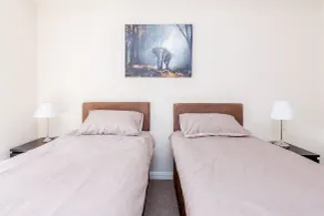 Aisiki Living at Alexandra Road, 2-Bedroom & 2-Bathroom with King or Twin Beds with Free Wi-Fi and Parking Space - Rom