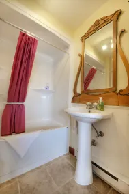 Bayview Pines Country Inn B&B - Badrum