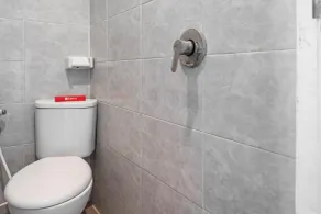 RedDoorz near Tanjung Duren 2 - Salle de bain