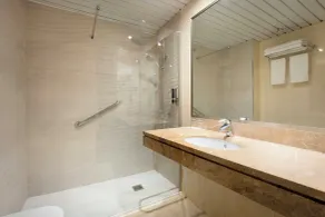 Leonardo Hotel Barcelona Gran Via - Badeværelse